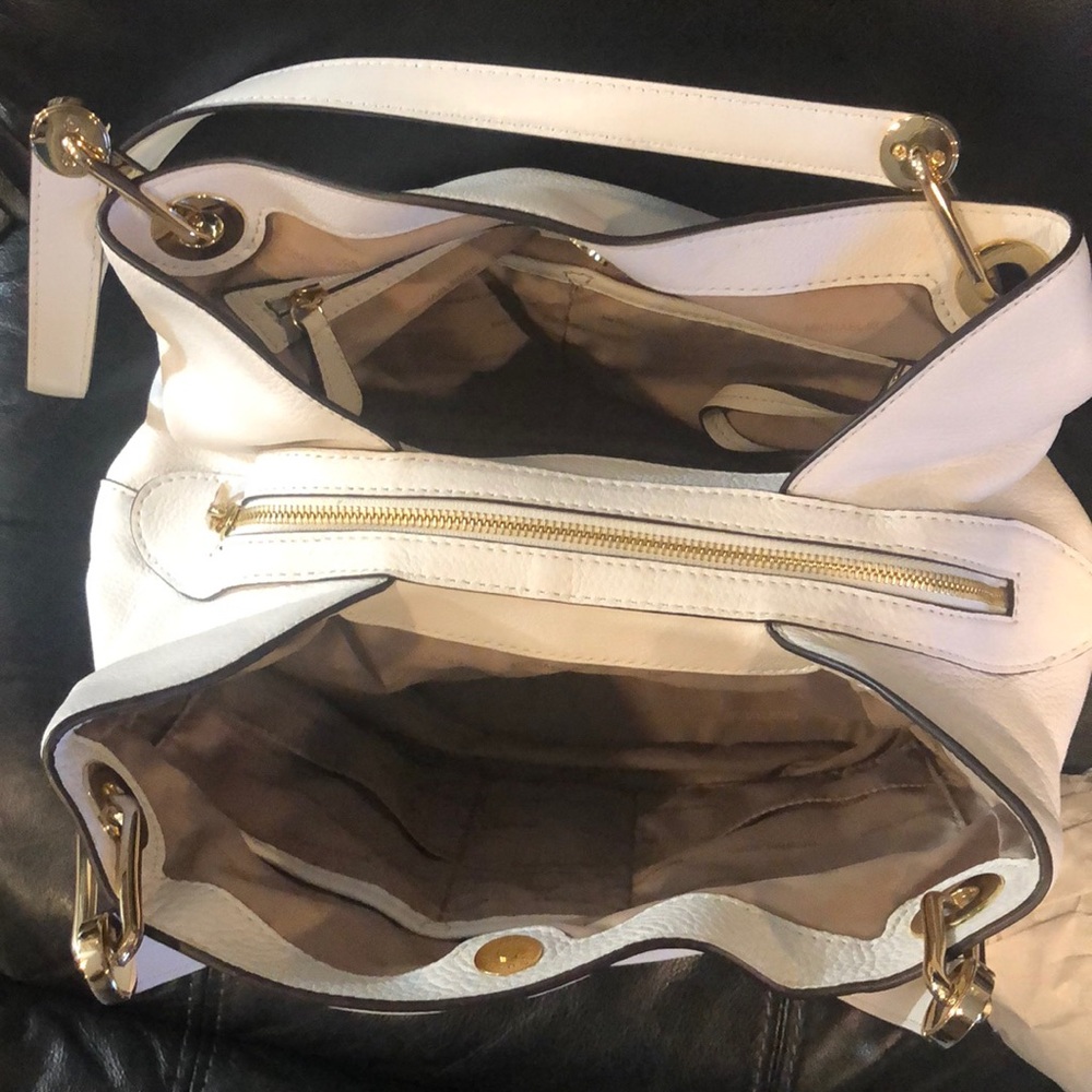 ⏬Michael Kors white leather bag